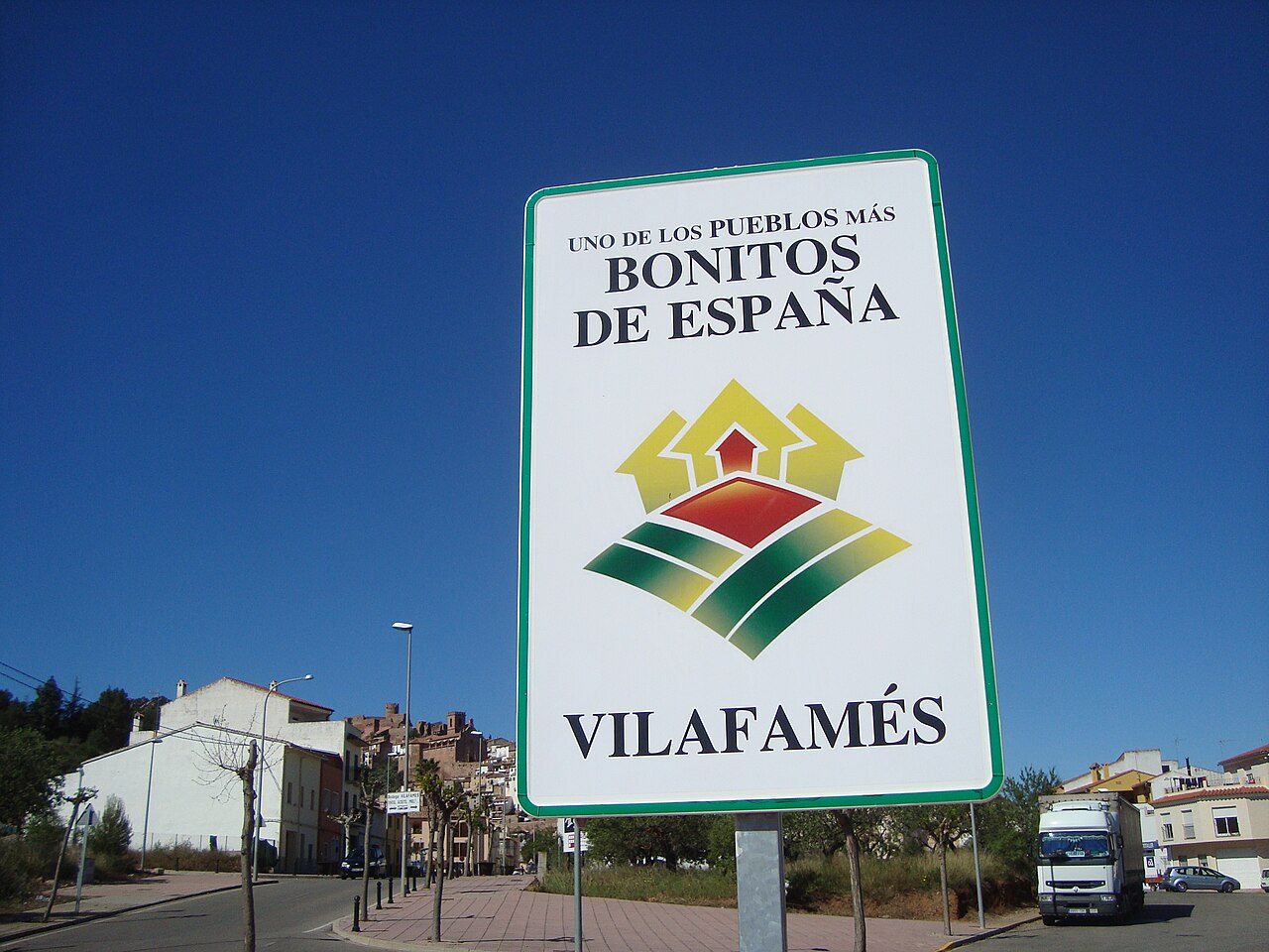 Cartel de Vilafamés como uno de los Pueblos más Bonitos de España